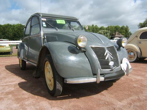 800px-2cv-1956-caen.jpg